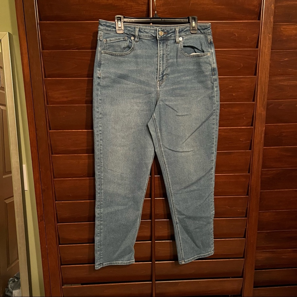 American Eagles Mom Jeans